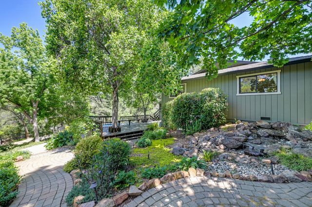 5125 Thomas Dr, Auburn, CA 95602