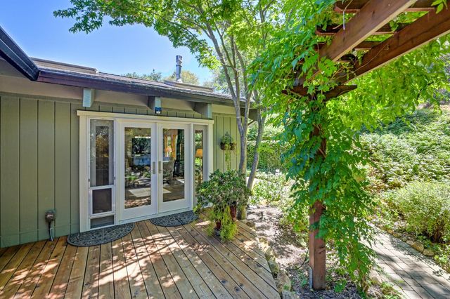 5125 Thomas Dr, Auburn, CA 95602