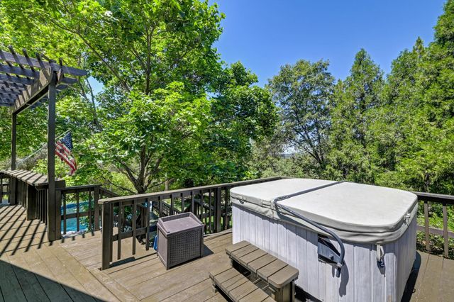 5125 Thomas Dr, Auburn, CA 95602