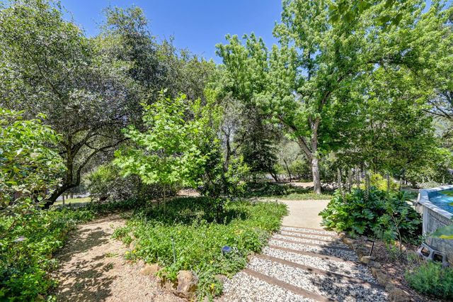 5125 Thomas Dr, Auburn, CA 95602