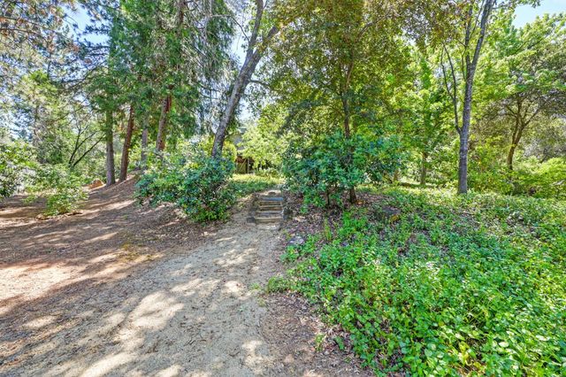 5125 Thomas Dr, Auburn, CA 95602