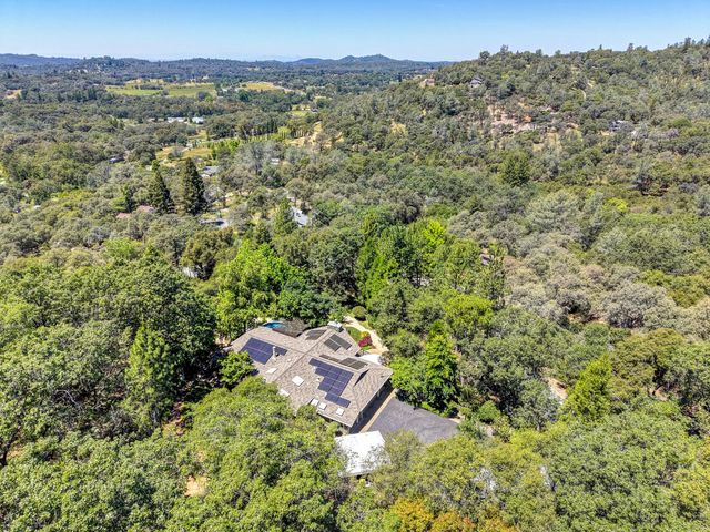 5125 Thomas Dr, Auburn, CA 95602