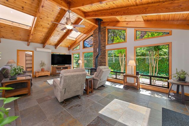 5125 Thomas Dr, Auburn, CA 95602