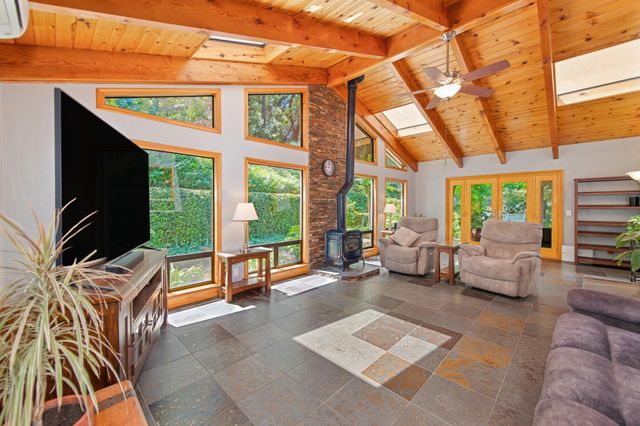 5125 Thomas Dr, Auburn, CA 95602
