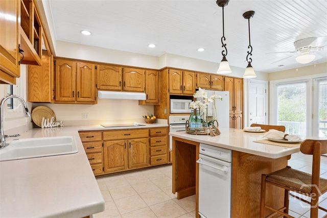 221 Lakeshore Drive, Savannah, GA 31419
