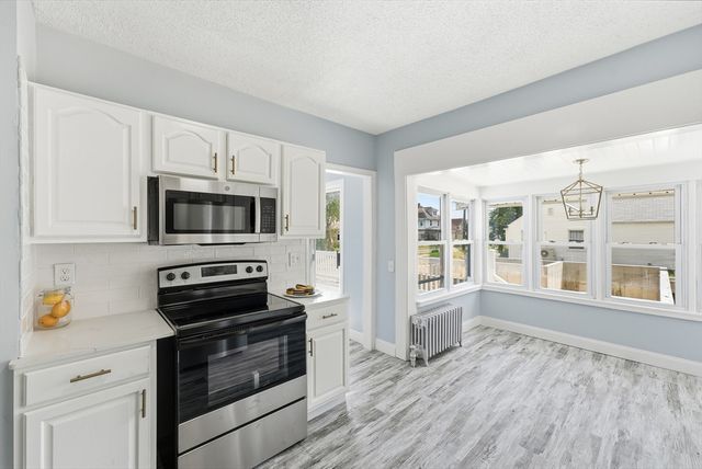 60 Barrison St, Springfield, MA 01109