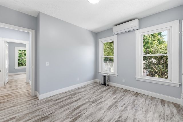 60 Barrison St, Springfield, MA 01109