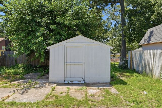 60 Barrison St, Springfield, MA 01109
