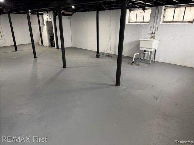 10055 Ward Street, Detroit, MI 48227