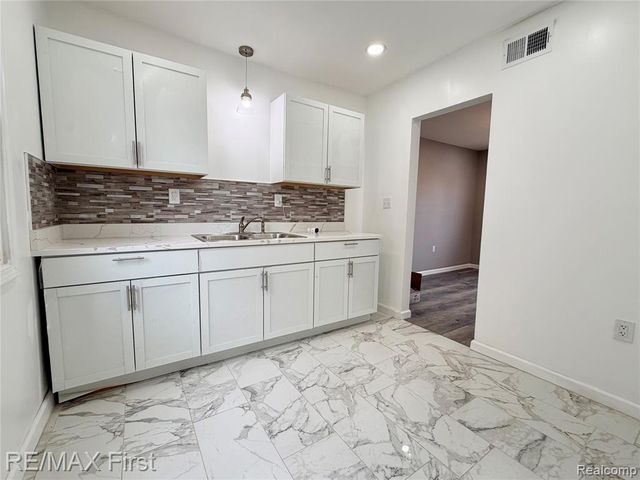 10055 Ward Street, Detroit, MI 48227