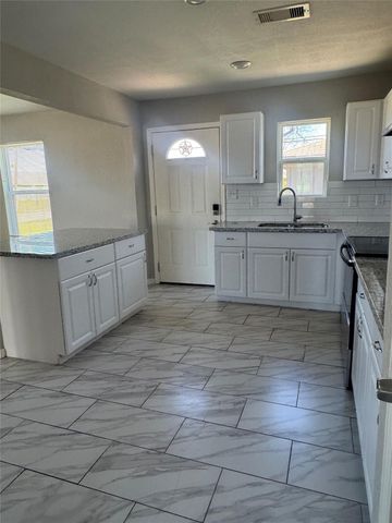 432 Dr Martin Luther King Jr Drive, La Porte, TX 77571