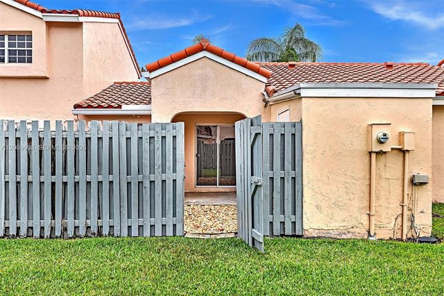 1439 Springside Dr 1439, Weston, FL 33326