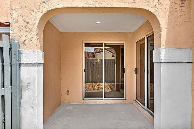 1439 Springside Dr 1439, Weston, FL 33326