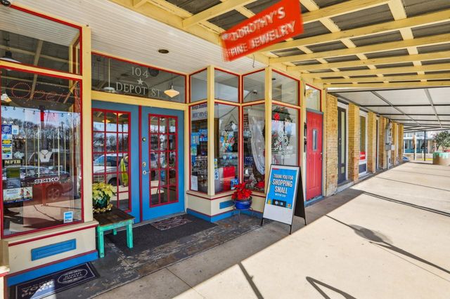 153 Two Bits LN, Elgin, TX 78621