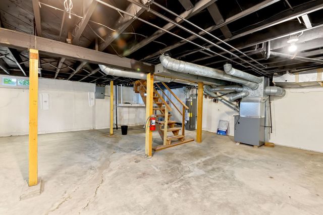 424 N Dellrose Ave, Wichita, KS 67208