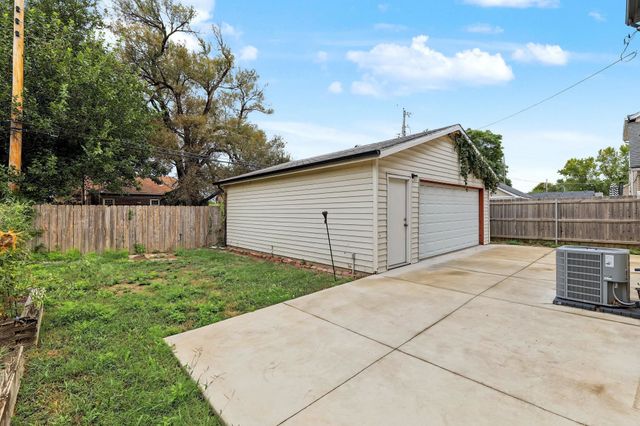 424 N Dellrose Ave, Wichita, KS 67208