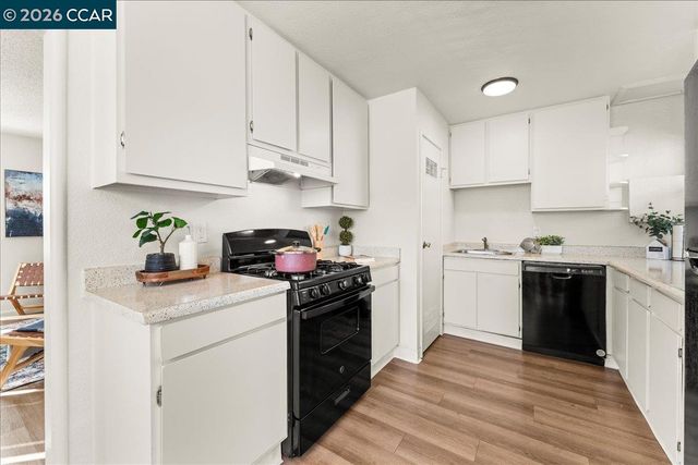 4135-4137 West St, Oakland, CA 94608