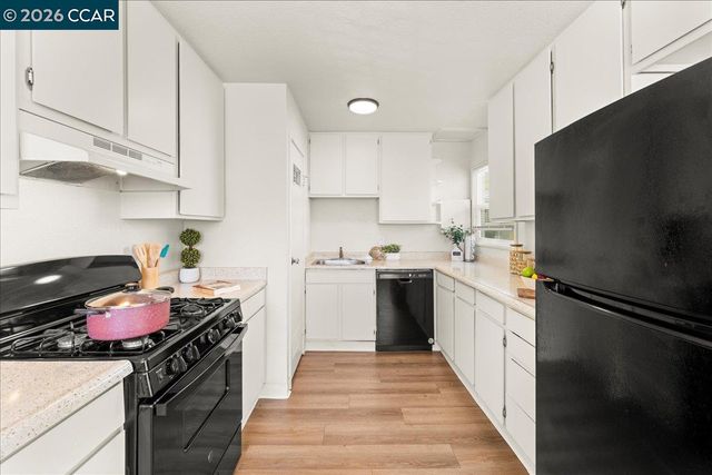 4135-4137 West St, Oakland, CA 94608