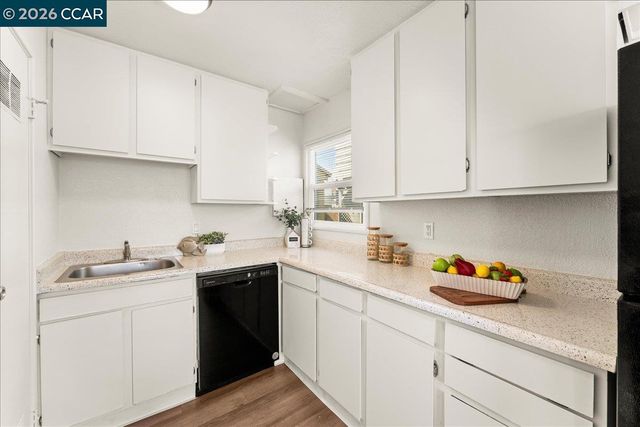 4135-4137 West St, Oakland, CA 94608