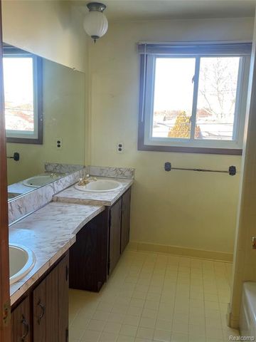 11375 Savage Drive, Sterling Heights, MI 48312