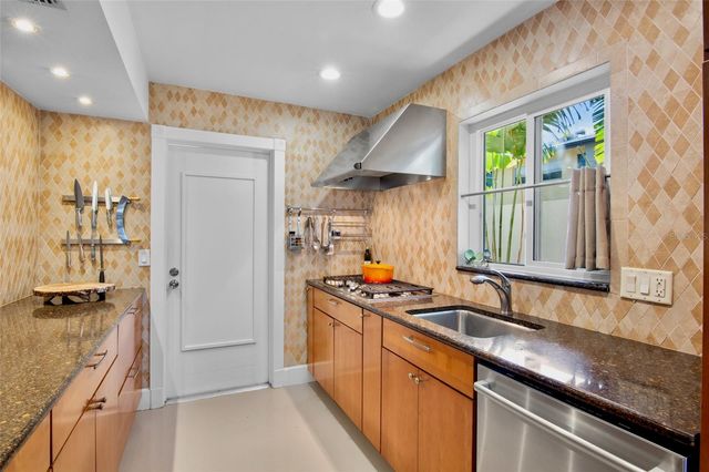 1516 OAK STREET, Sarasota, FL 34236