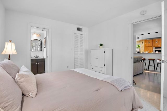 1516 OAK STREET, Sarasota, FL 34236