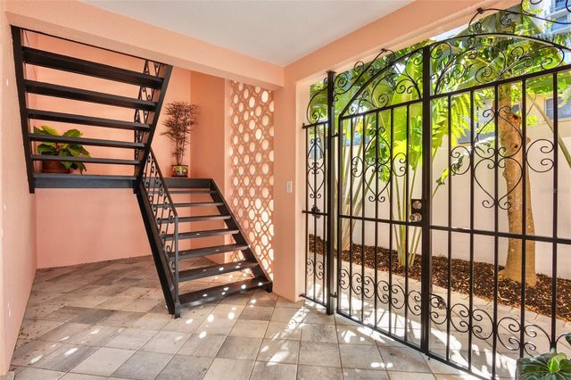 1516 OAK STREET, Sarasota, FL 34236