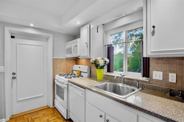 1516 OAK STREET, Sarasota, FL 34236