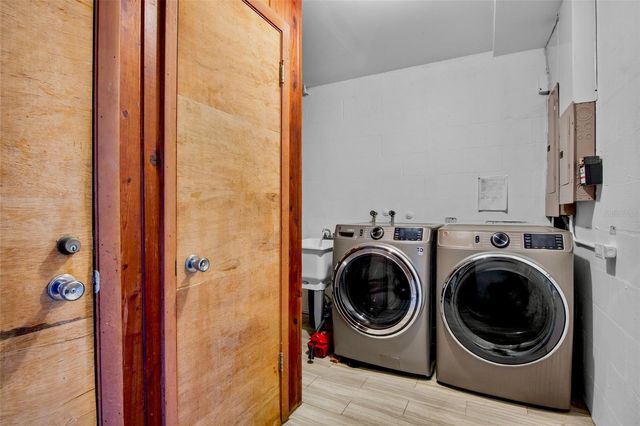 1516 OAK STREET, Sarasota, FL 34236