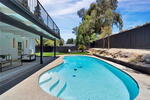 7442 N Tahan, Fresno, CA 93711