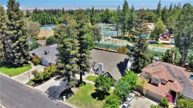 7442 N Tahan, Fresno, CA 93711