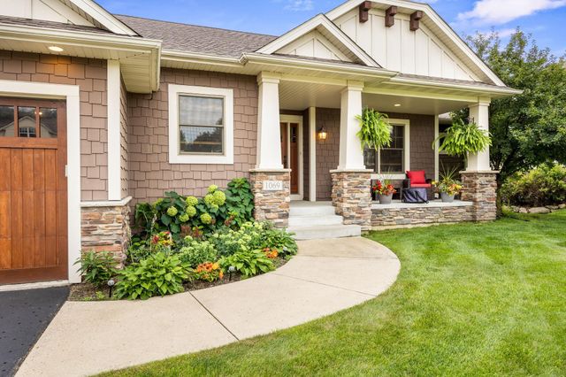 1069 Symphony Lane, Chaska, MN 55318