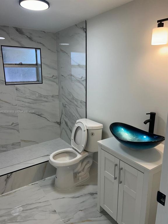 8600 NW 32nd Avenue, Miami, FL 33147