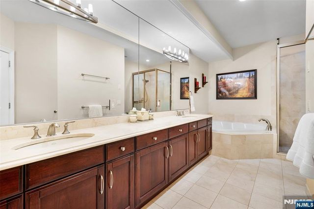 36 Regency Place TH - 36, Weehawken, NJ 07086