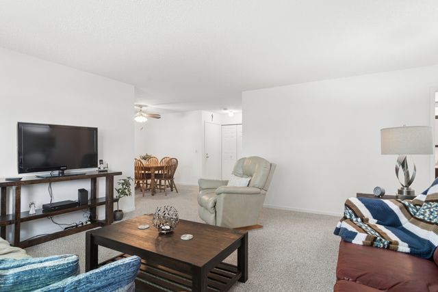 763 White Pine Road 5A2, Buffalo Grove, IL 60089
