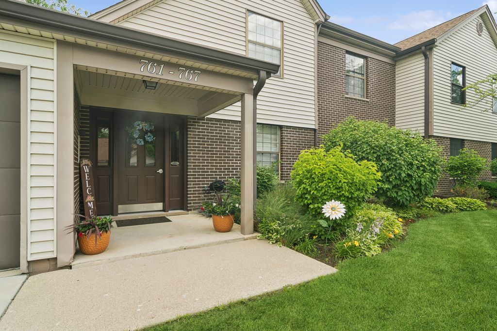 763 White Pine Road 5A2, Buffalo Grove, IL 60089