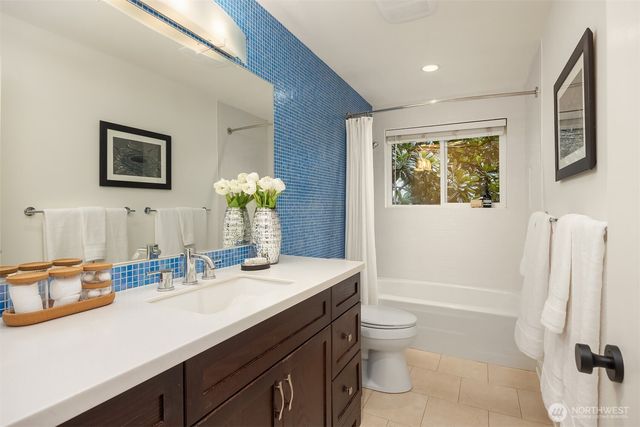 2705 107th Avenue SE, Beaux Arts, WA 98004