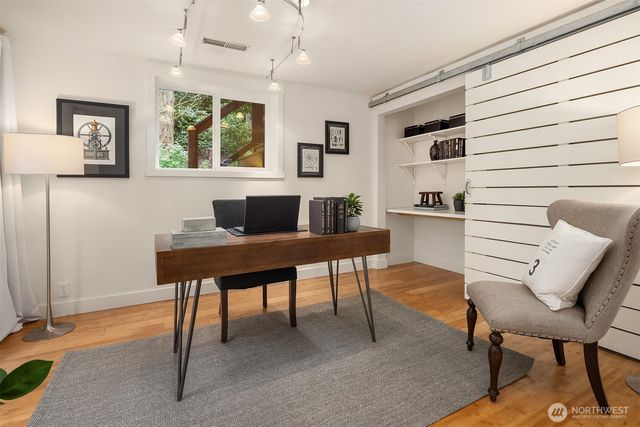 2705 107th Avenue SE, Beaux Arts, WA 98004