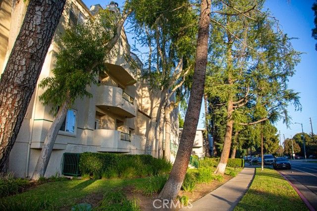 5420 Sylmar Avenue 105, Sherman Oaks, CA 91401