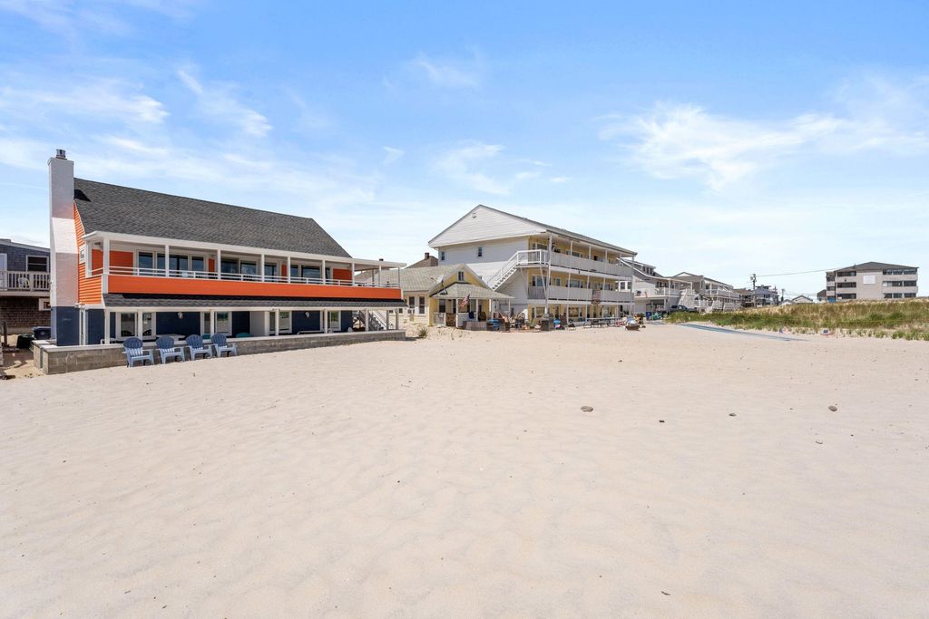 27 Concord Ave # 27, Hampton, NH 03842