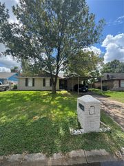 1427 Rainy River Drive, Houston, TX 77088