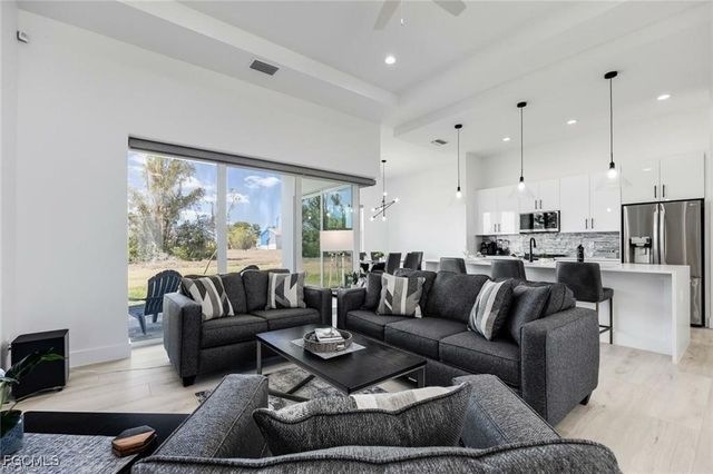 300 Chiquita BLVD N, Cape Coral, FL 33993