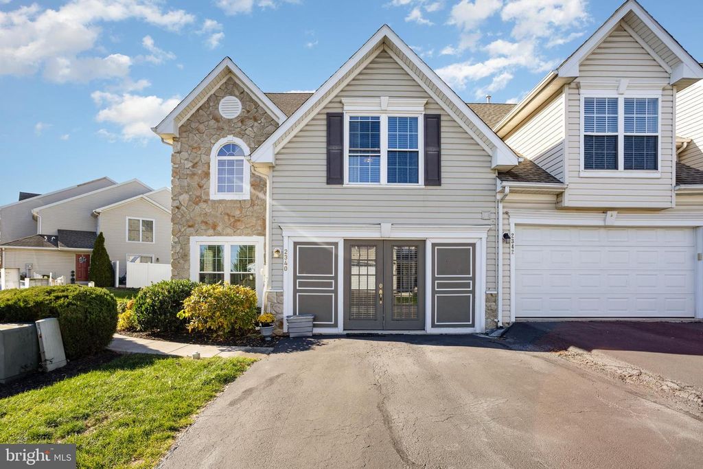 2340 SLATER HILL LN E #67, York, PA 17406