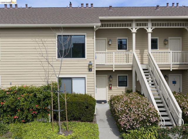 220 Lakeshore Ct, Richmond, CA 94804