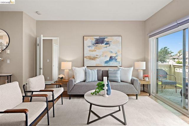 220 Lakeshore Ct, Richmond, CA 94804