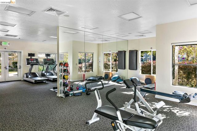 220 Lakeshore Ct, Richmond, CA 94804