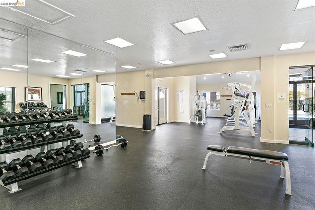 220 Lakeshore Ct, Richmond, CA 94804