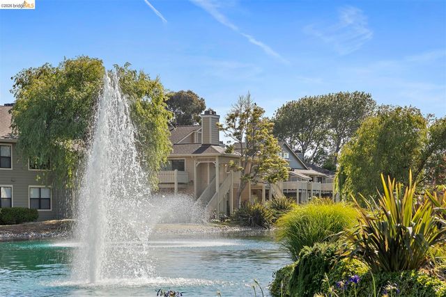 220 Lakeshore Ct, Richmond, CA 94804