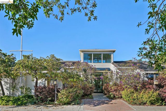 220 Lakeshore Ct, Richmond, CA 94804