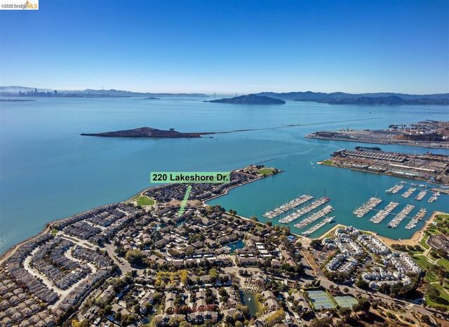 220 Lakeshore Ct, Richmond, CA 94804
